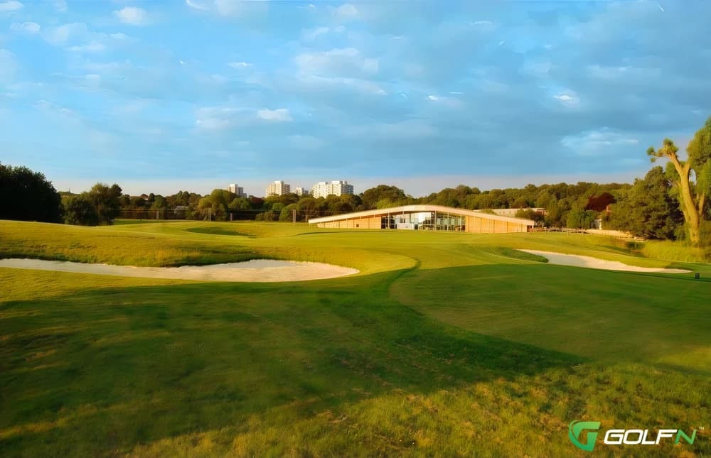 Roehampton Club Ltd in London, England — private, 18-hole golf course, designed by Fred Hawtree (1924)