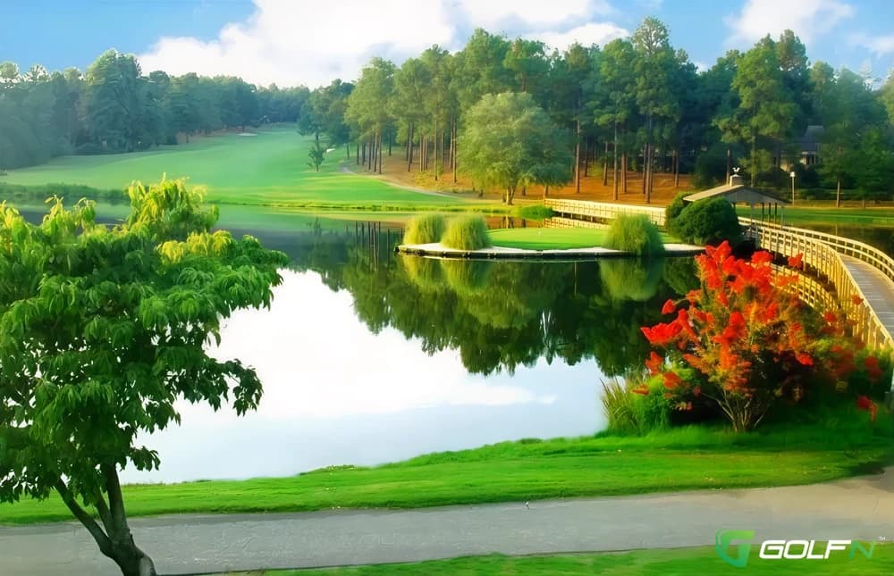 Seven Lakes Country Club in Seven Lakes, North Carolina — semi-private, 18-hole golf course, designed by Peter Tufts (1976)