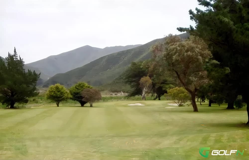 Wainuiomata Golf Club in Wainuiomata, Wellington β public, 18-hole golf course