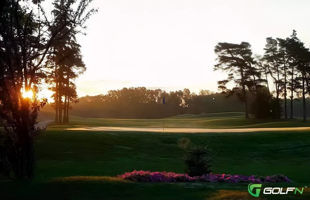 Lindsay Golf & Country Club in Lindsay, Ontario — semi-private, 18-hole golf course, designed by Graham Cooke (2003)