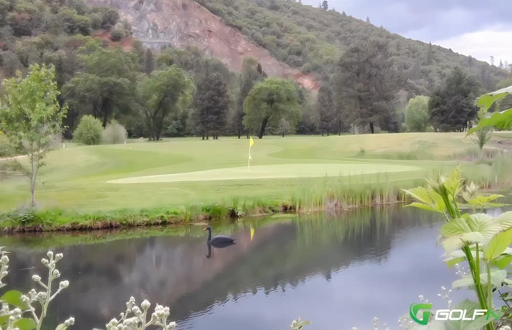 Applegate Golf in Grants Pass, Oregon — public, 9-hole golf course, designed by John Briggs