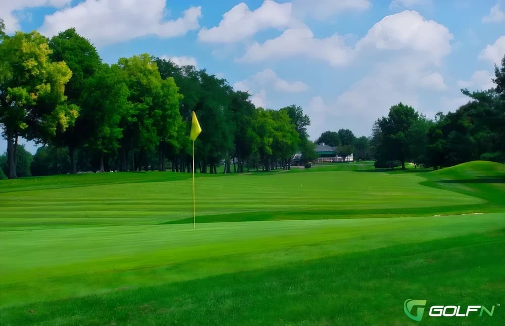 Greenbrier Golf & Country Club in Lexington, Kentucky — private, 18-hole golf course, designed by Bill Newcomb (1971)