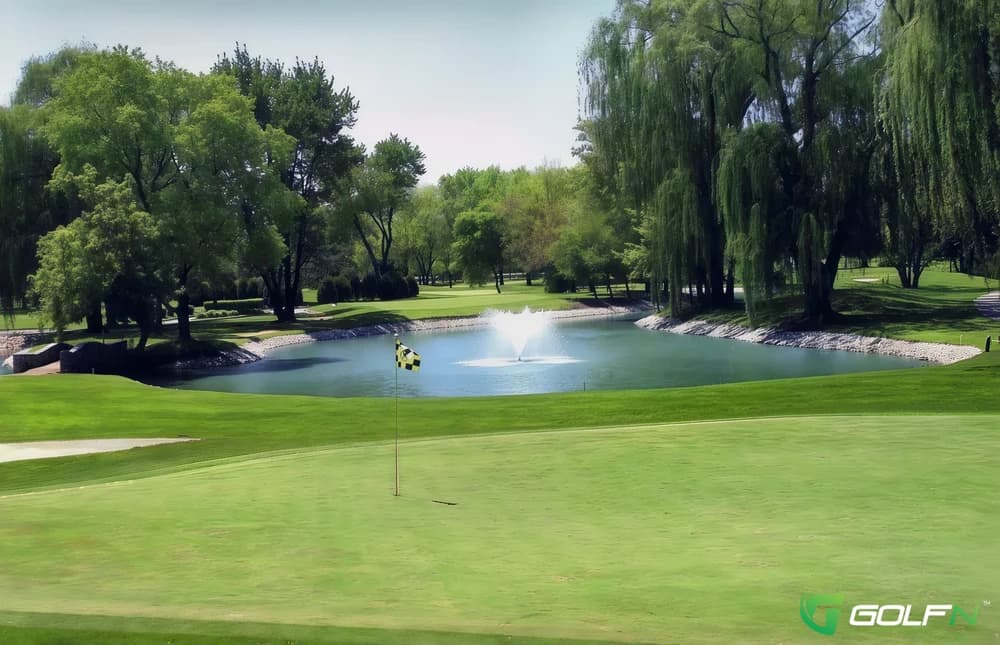 Old Orchard Country Club in Mount Prospect, Illinois — public, 18-hole golf course