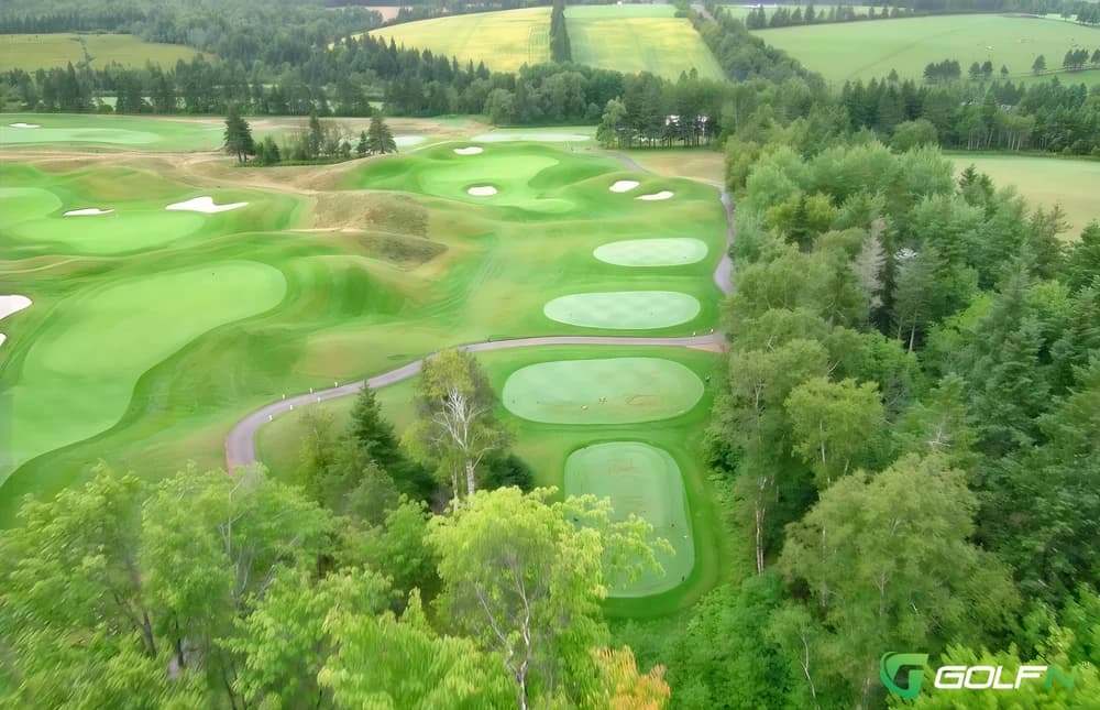 Kilkenny Golf Club in Glendine, Kilkenny โ public, 18-hole golf course, designed by Graham Cooke (2002)