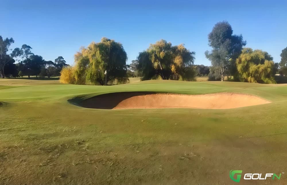 9-Camisle Golf Club in Burlington, Ontario — public, 9-hole golf course