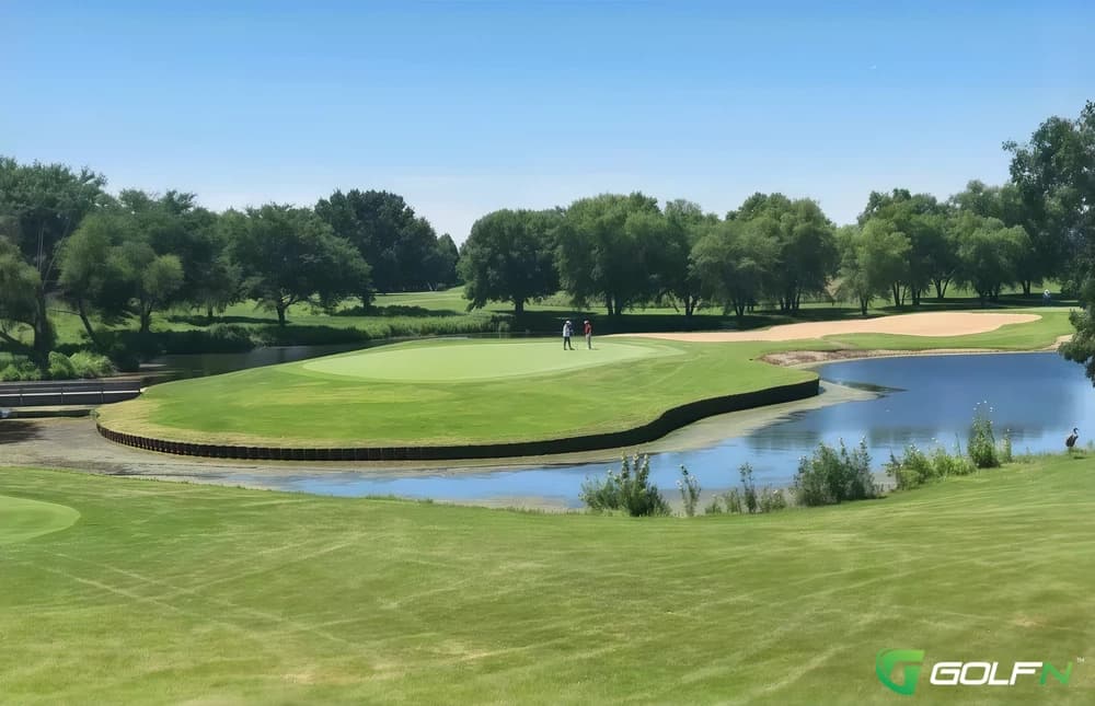 Redtail Golf Club in Sorrento, Florida — semi-private, 18-hole golf course, designed by David Harman (2004)