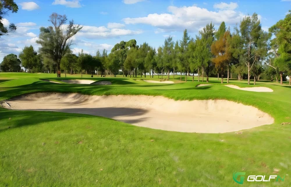 Richmond Golf Club in New South Wales β public, 18-hole golf course