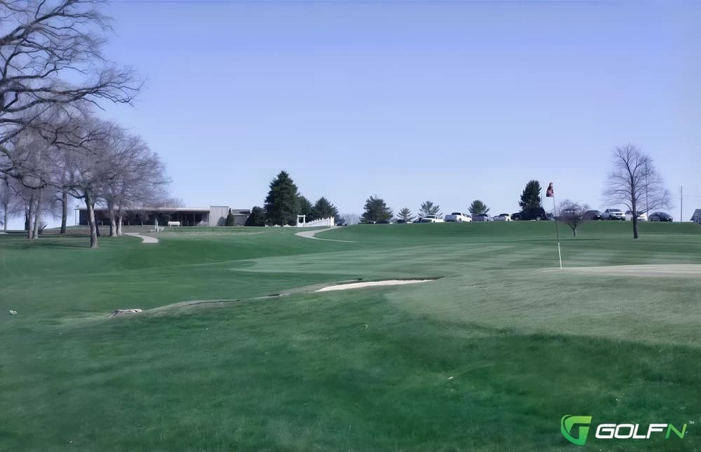 Dyersville Golf & Country Club in Dyersville, Iowa — semi-private, 9-hole golf course