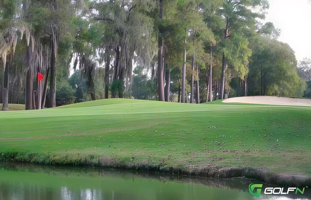 Cove Golf Club in Hallett Cove, South Australia β 9-hole golf course