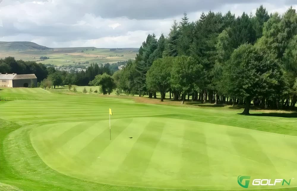 Winter - Meltham Golf Club in Holmfirth, England — private, 18-hole golf course
