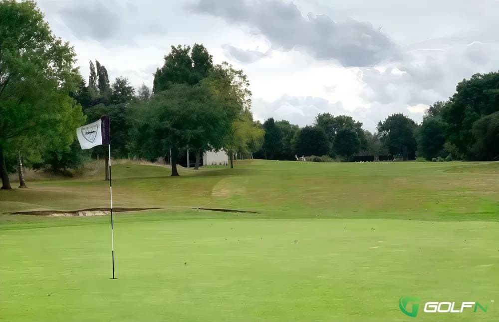 Charlotte-The Crosby Golf Club in Icheon-si, Gyeonggido β semi-private, 9-hole golf course