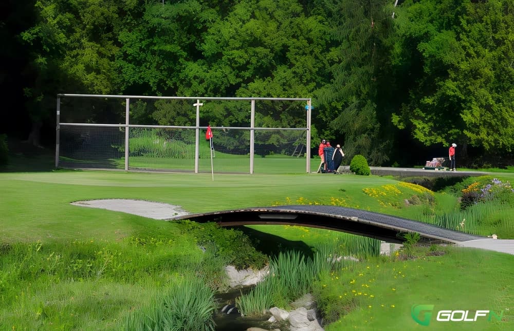 Meridian Par 3 in South Surrey, British Columbia — public, 18-hole golf course