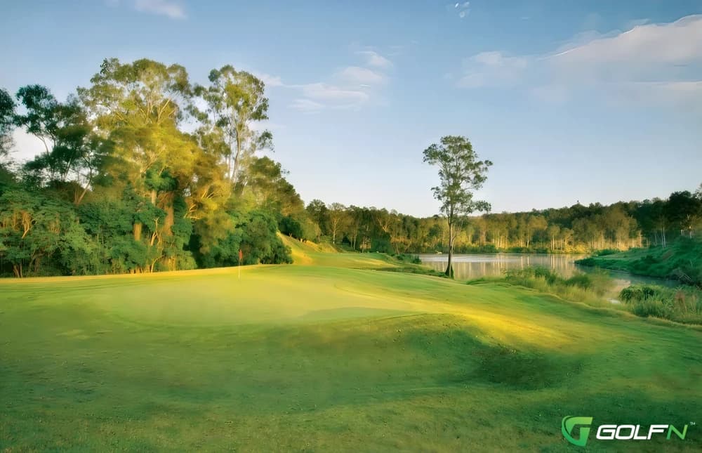 Brisbane River Golf Course in Karana Downs, Queensland β semi-private, 18-hole golf course
