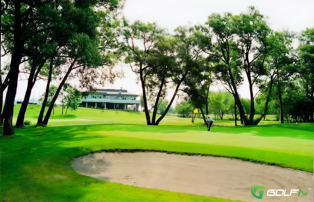 Harmony Creek Golf Course in Oshawa, Ontario — semi-private, 18-hole golf course