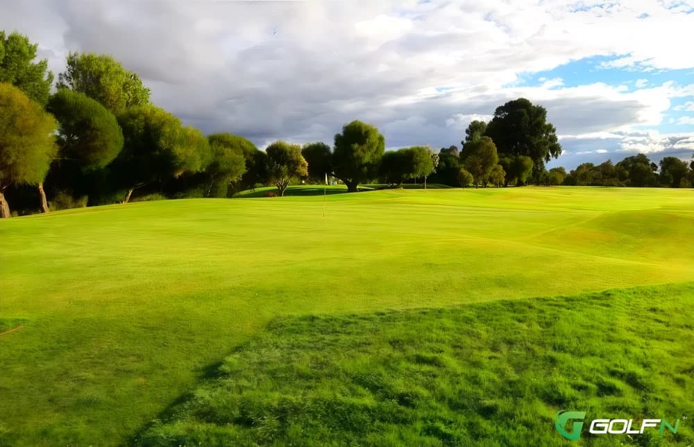 Waikerie Golf & Country Club in Sunlands, South Australia — semi-private, 18-hole golf course