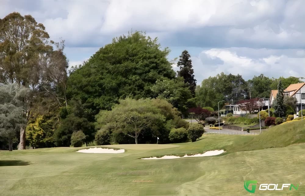 Hamilton Golf Club (St Andrews) in Te Rapa, Waikato β semi-private, 18-hole golf course