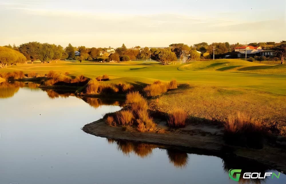 South Lakes Golf Club in Goolwa, South Australia β public, 18-hole golf course