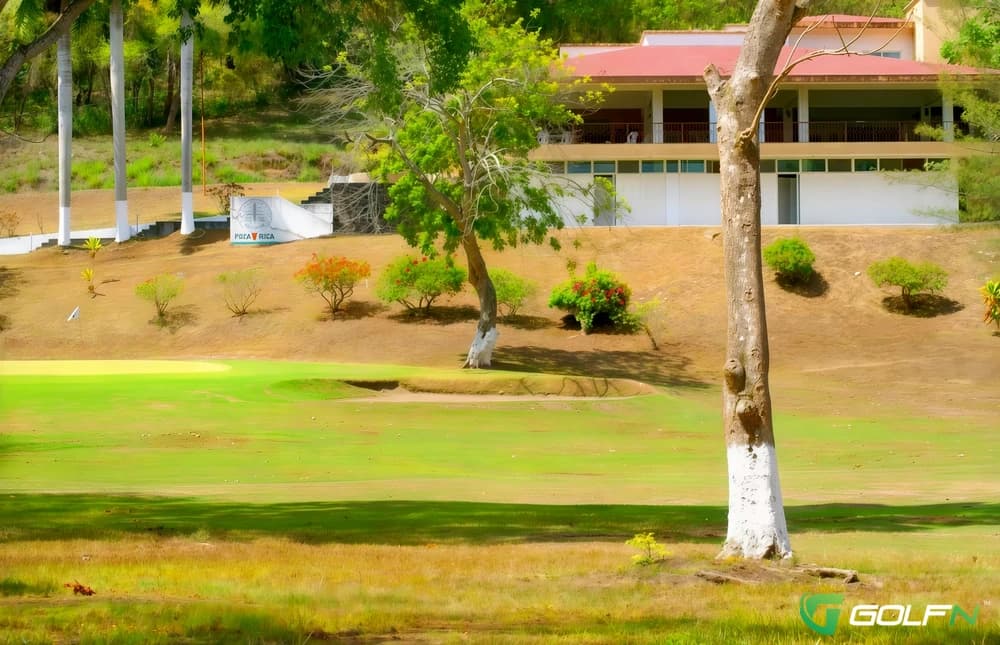 St. Simon Club De Golf in Saint-Simon, Quebec — public, 18-hole golf course