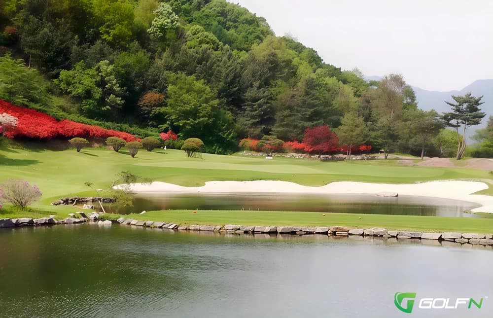 Yangju Country Club in Namyangju-si, Gyeonggido β semi-private, 18-hole golf course, designed by Song Ho Cheng (2011)
