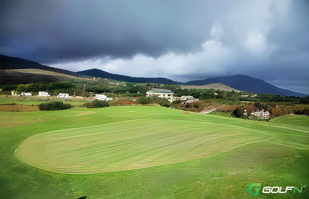 Berehaven Park Golf Club in Cork , Cork โ public, 27-hole golf course