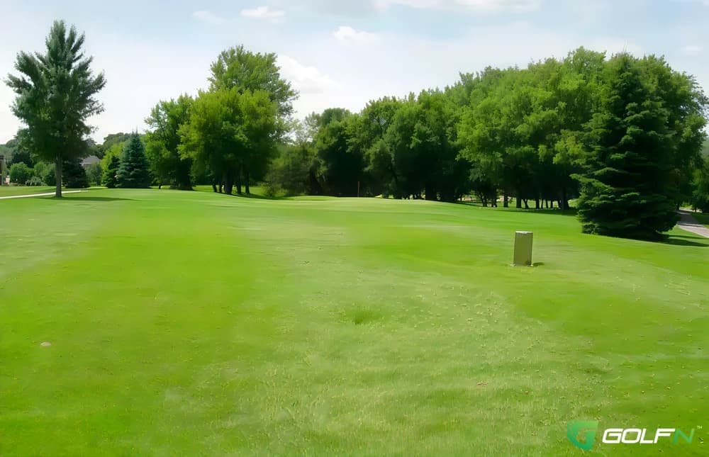 Par 3 - Stonebrooke Golf Club in Shakopee, Minnesota — public, 9-hole golf course, designed by Tom Haugen