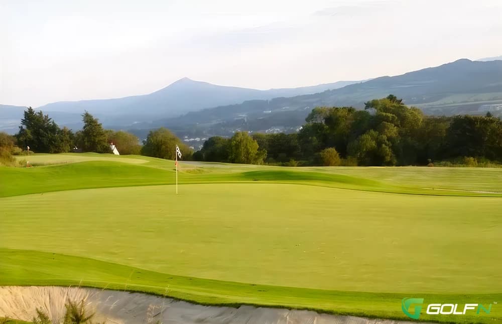 Killiney Golf Club in Killiney, Dublin โ public, 27-hole golf course