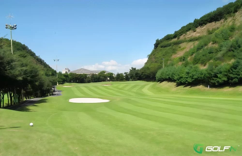 Gimpo Seaside Country Club ~ South Left in Gimpo-si, Gyeonggido β semi-private, 18-hole golf course, designed by Song Ho Cheng (2009)