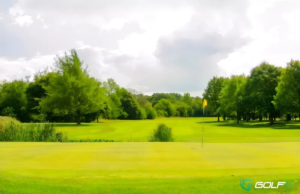 Wakefield Golf Club in Wakefield, England — private, 18-hole golf course, designed by Alister MacKenzie (1912)