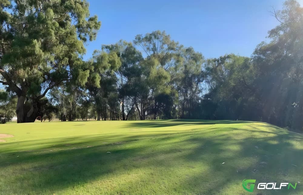 Warren Golf Club in Dawlish, England — semi-private, 18-hole golf course