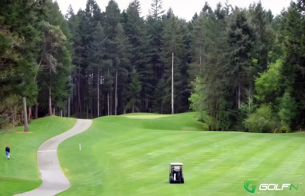 Horseshoe Lake Golf Course in Port Orchard, Washington — public, 18-hole golf course