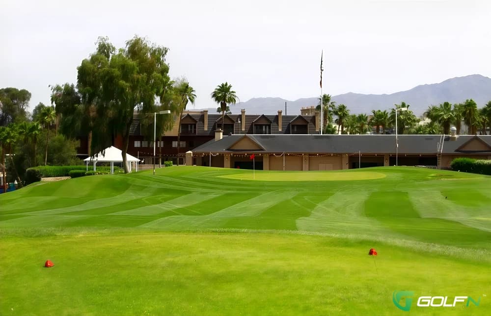 Albert Park Public Golf Course in Melbourne, Victoria β public, 18-hole golf course