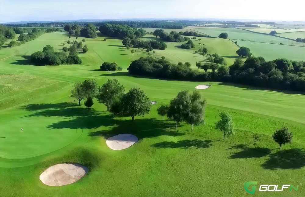 Ashley Wood Golf Club in Blandford Forum, England — semi-private, 18-hole golf course