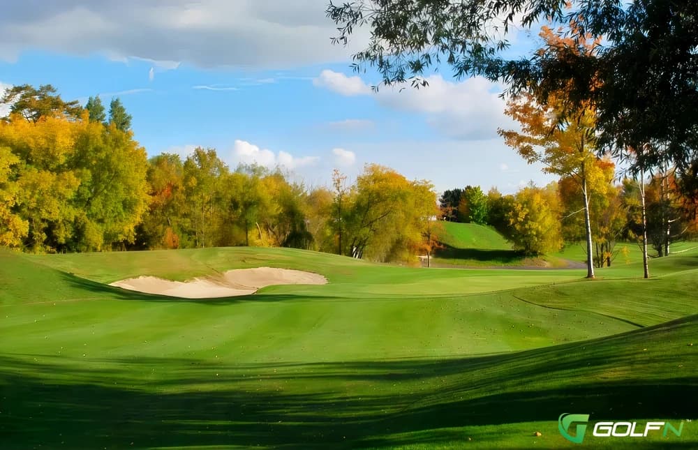 Mer Bleue in Ottawa, Ontario — public, 9-hole golf course