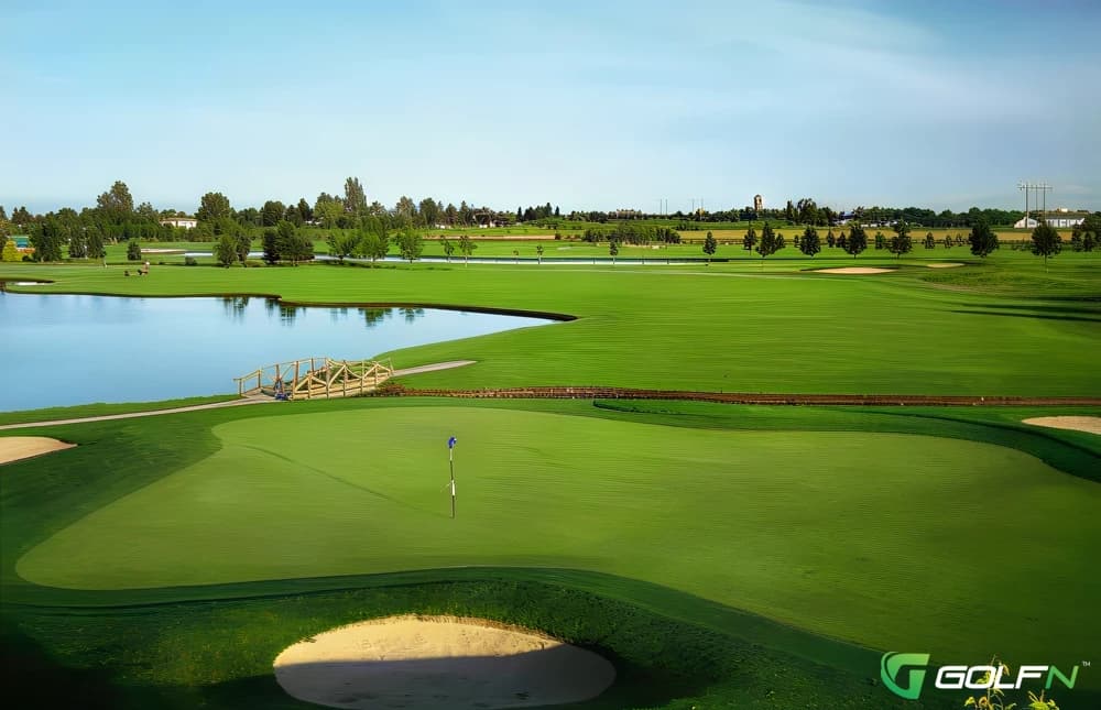 Mayfair Lakes Golf & Country Club in Richmond, British Columbia — semi-private, 18-hole golf course, designed by Les Furber Design (1989)
