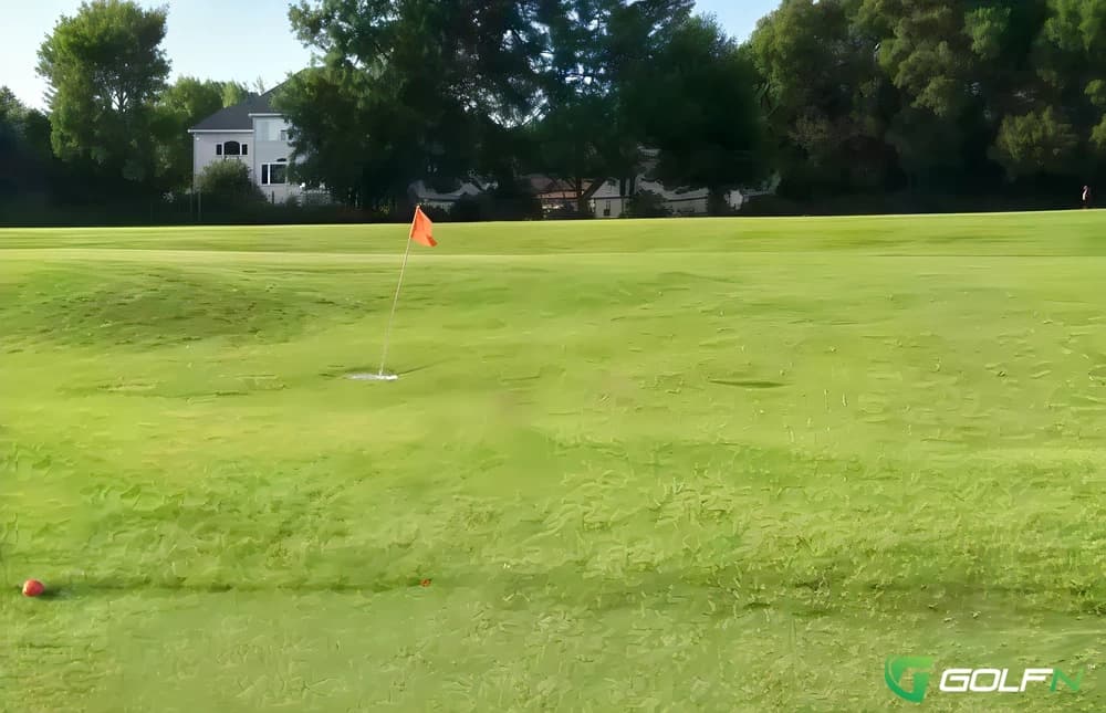 Mendota Heights Par 3 Golf Course in Mendota Heights, Minnesota — public, 9-hole golf course