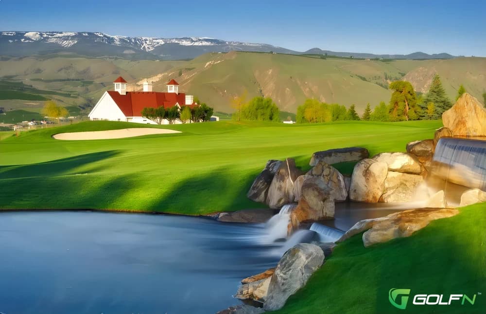 Highlander Golf Club in East Wenatchee, Washington — semi-private, 18-hole golf course, designed by John Steidel (2002)