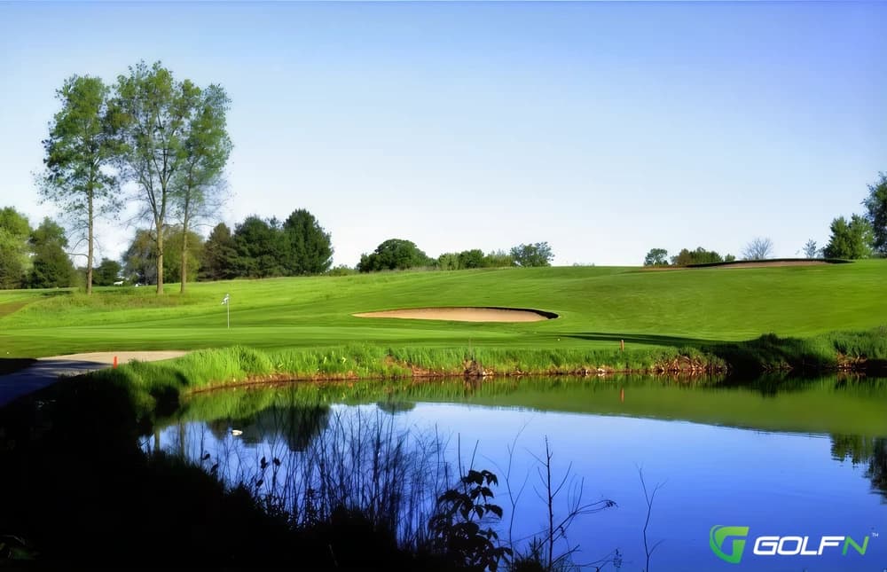 Braeside Golf Club in Beckenham, England — semi-private, 18-hole golf course