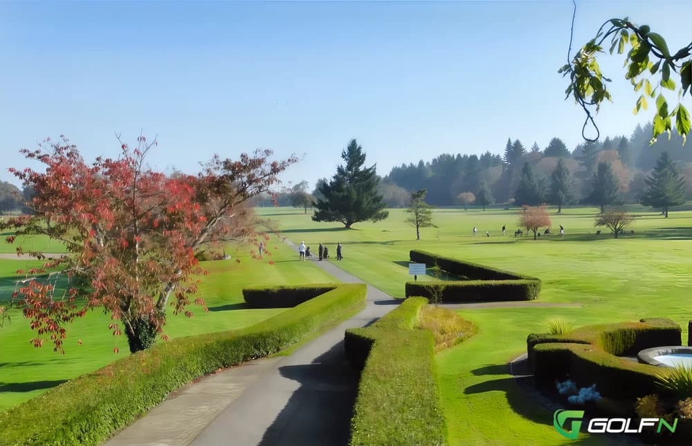 Glen Meadows Golf & Country Club in Sidney, British Columbia — semi-private, 18-hole golf course