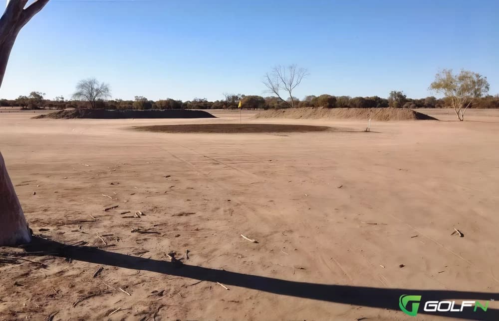 Longreach Golf Club in Longreach, Queensland — semi-private, 18-hole golf course