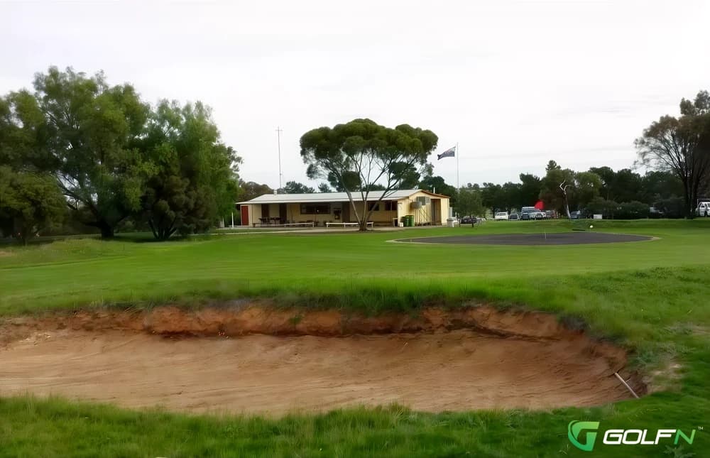 Hamley Bridge Golf Club in Stockport, South Australia β public, 18-hole golf course
