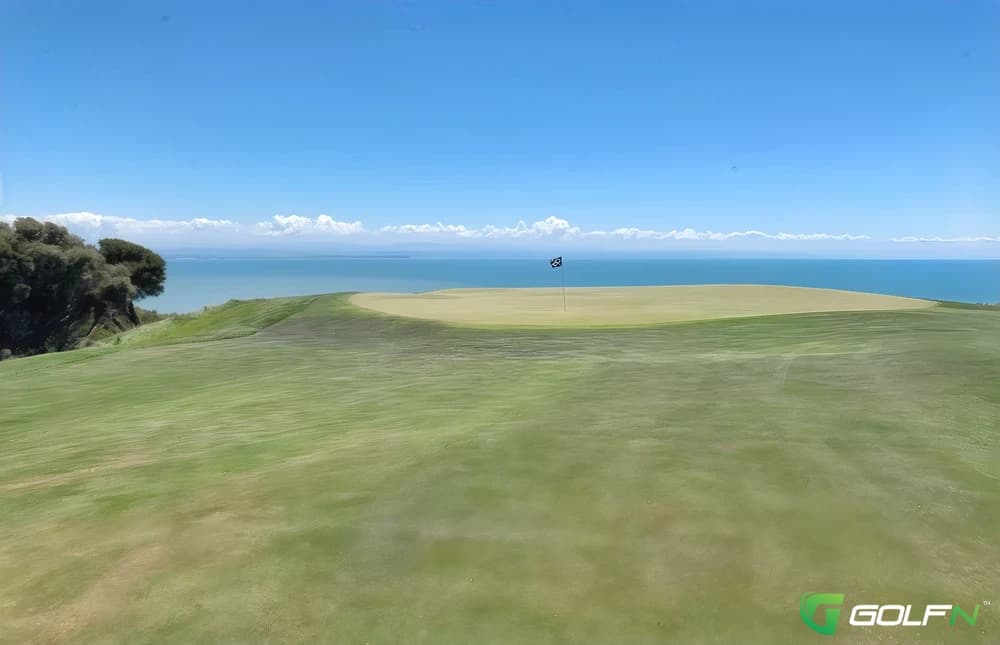 Cape Kidnappers Golf Course in Hawkes Bay, Hawke's Bay β public, 18-hole golf course, designed by Tom Doak (2004)
