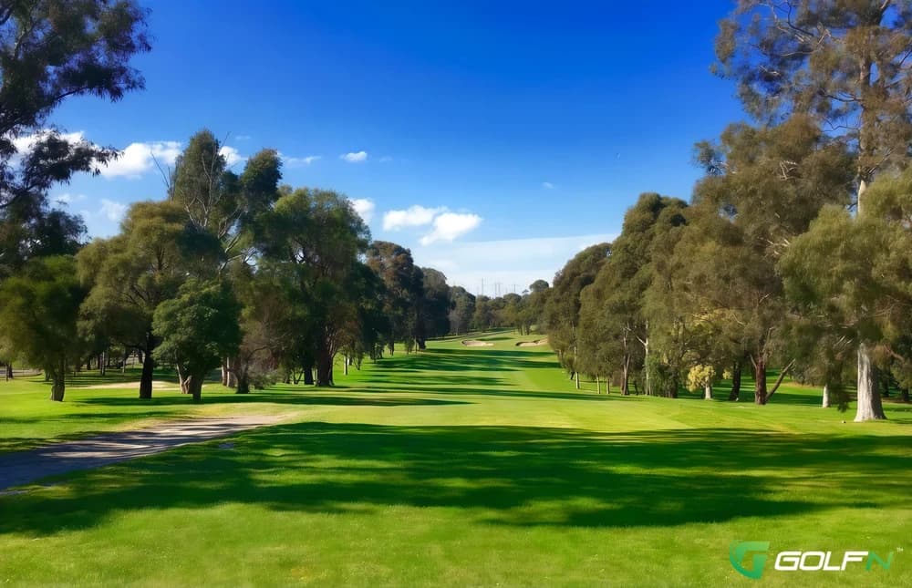 East - Churchill Park Golf Club in Endeavour Hills, Victoria — public, 9-hole golf course