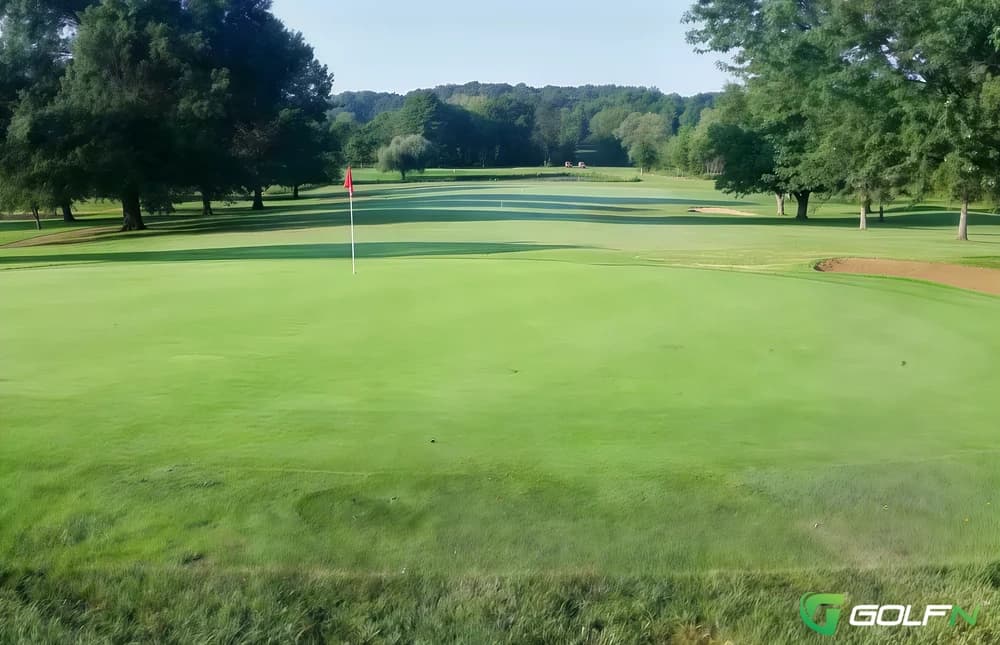 Huntingburg Country Club in Huntingburg, Indiana — semi-private, 18-hole golf course