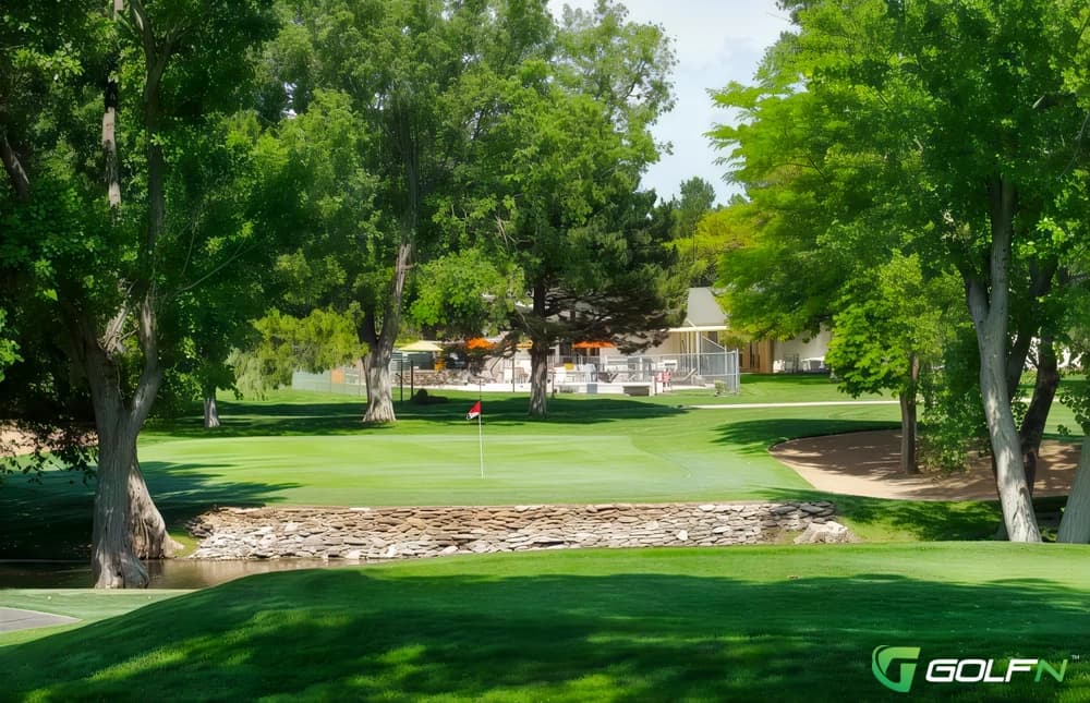 Smoky Hill Country Club in Hays, Kansas — private, 18-hole golf course, designed by Greg Nash (1961)