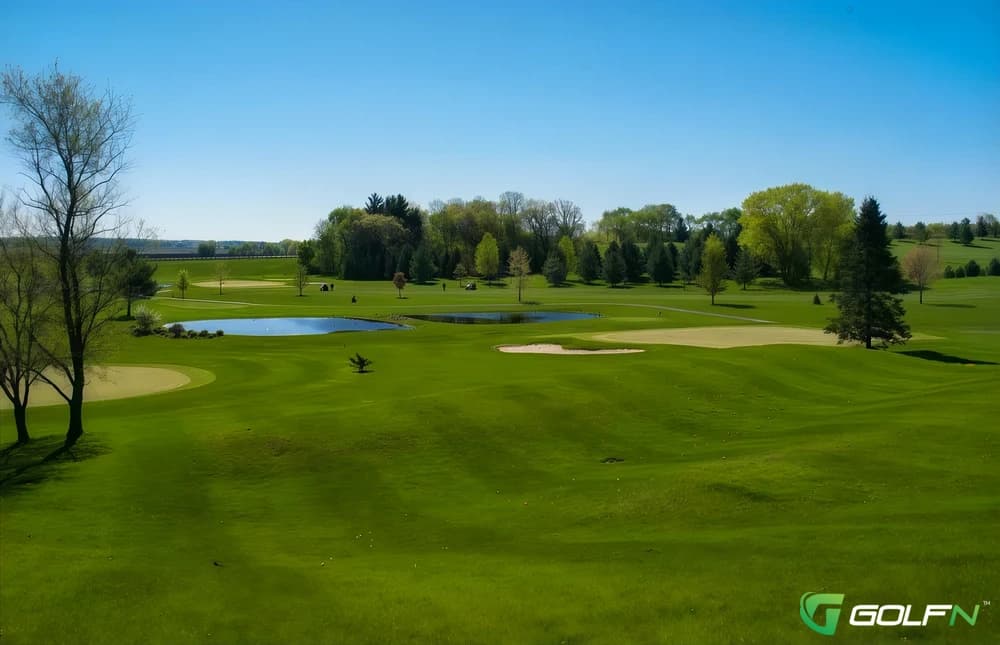Bass Creek Golf Club in Janesville, Wisconsin — public, 9-hole golf course