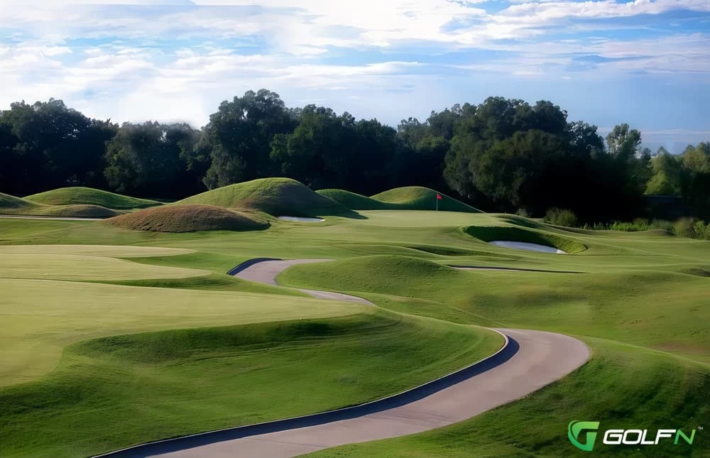 Split Rail Links And Golf Club in Aledo, Texas — semi-private, 18-hole golf course, designed by Phil Lumsden (2002)