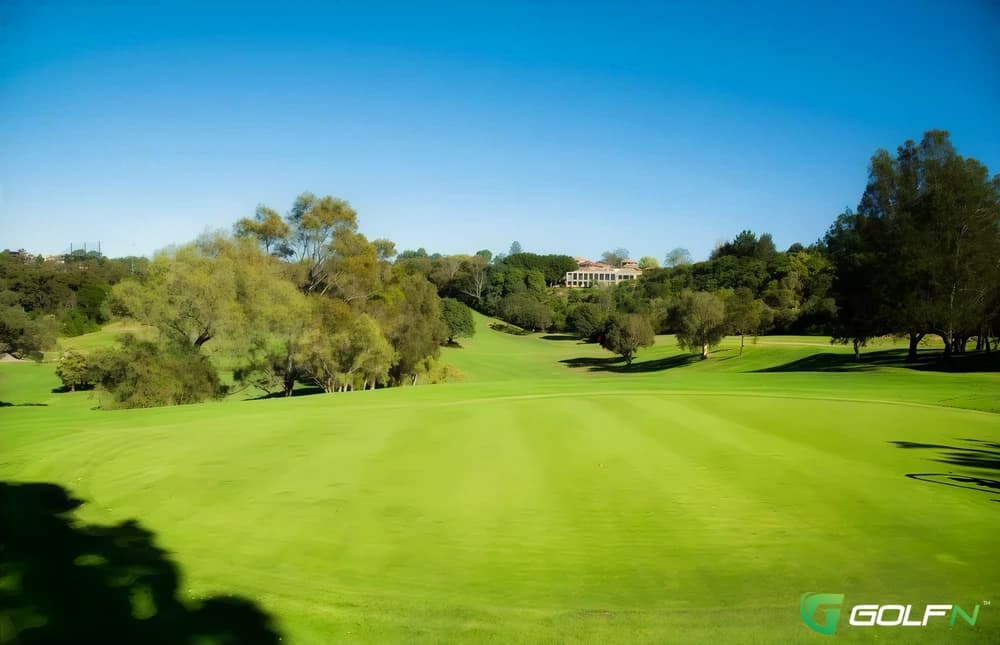 Northbridge Golf Club in Northbridge , New South Wales β public, 18-hole golf course, designed by James Wilcher