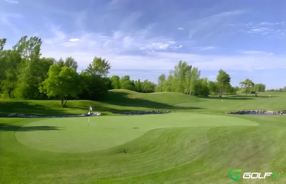 Irlande - Club De Golf De L'Ile De Montreal in Montreal, Quebec — public, 36-hole golf course, designed by Pat Ruddy (1998)