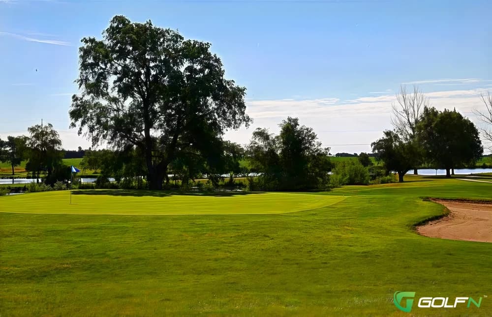 Hamlet Willow Creek Golf & Country Club in Mount Sinai, New York — public, 18-hole golf course, designed by Homer Fieldhouse