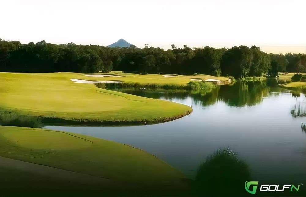 Quarry At Crystal Springs in Maryland Heights, Missouri — public, 18-hole golf course, designed by Graham Papworth (1999)